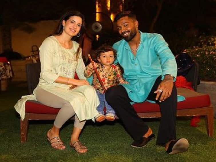 Hardik Pandya and Natasa Stankovic to have traditional white wedding on Valentine's Day in Udaipur: Report Hardik-Natasa White Wedding: మళ్లీ పెళ్లి చేసుకోనున్న హార్దిక్ పాండ్య- ప్రేమికుల రోజున వేడుక!