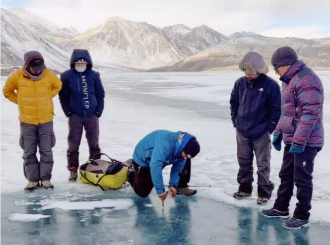 frozen lake marathon to be held on frozen lake participants will run on pangong lake in ladakh on february Ladakh Frozen Lake Marathon: ਗਿੰਨੀਜ਼ ਵਰਲਡ ਰਿਕਾਰਡ 'ਤੇ ਨਜ਼ਰ! ਜੰਮੀ ਹੋਈ ਪੈਂਗੌਂਗ ਝੀਲ 'ਤੇ 21 ਕਿਲੋਮੀਟਰ ਦੀ ਮੈਰਾਥਨ