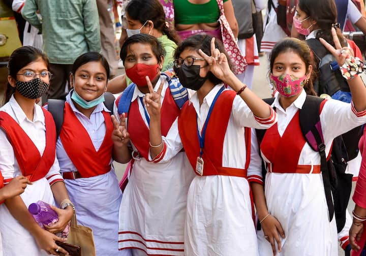২০২৩ সালের জন্য WBBSE  দশমের পরীক্ষা ২৩ ফেব্রুয়ারি থেকে ৪ মার্চ, ২০২৩ পর্যন্ত চলবে।  সকাল ১১.৪৫ থেকে বিকাল ৩ টা পর্যন্ত পরীক্ষা হবে।