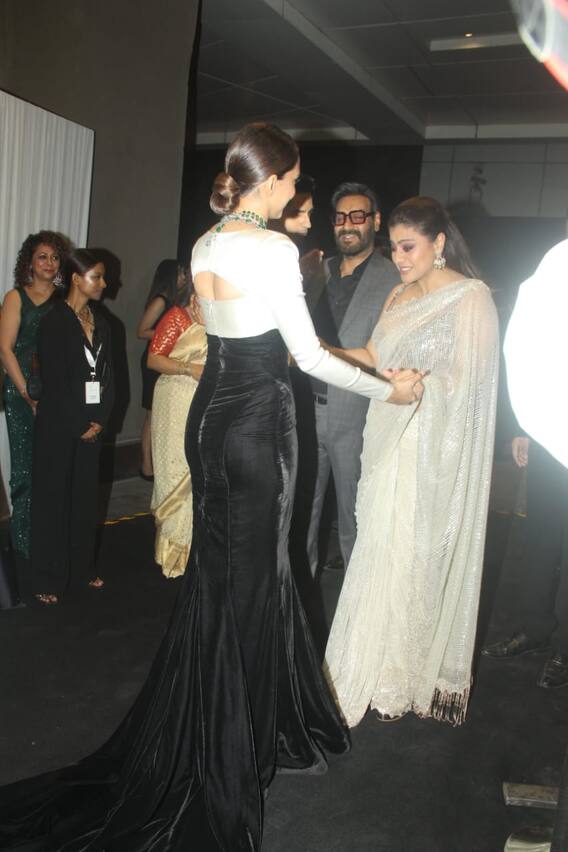 रिसेप्शन में आए Ajay-Kajol को खुद रिसीव करने पहुंचे थे Sid-Kiara, न्यूली वेड कपल ने गले लगाकर किया वेलकम