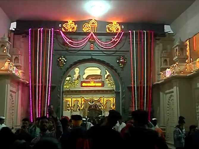 Sant Gajanan Maharaj 145 Prakat Din Today Thousads Of Devotees Gathers In Shegaon  Buldhana | Gajanan Maharaj Prakat Din 2023 : संत गजानन महाराज यांचा आज 145  वा प्रकट दिन, शेगावात भक्तांची मांदियाळी