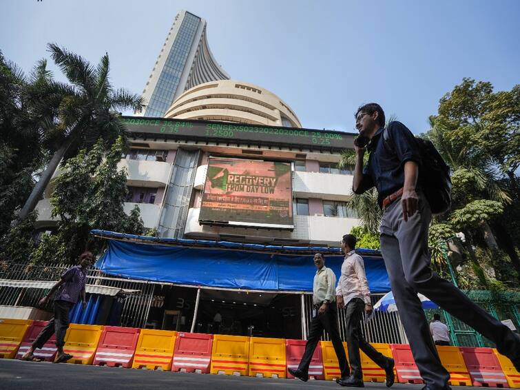 Stock Market Closing: Sensex falls 250 points mid smal lcaps underperform adani stocks down Stock Market Closing: અદાણી ગ્રુપના શેરમાં ફરી કડાકો, સપ્તાહનો પ્રથમ કારોબારી દિવસ રોકાણકારો માટે નિરાશાજનક