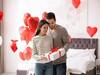 Valentine's Day Gift : पार्टनरच्या चेहऱ्यावर गोड हसू आणायचंय? 'या' सुंदर भेटवस्तू द्या, व्हॅलेंटाईन डे होईल अधिक खास