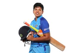 ऋचा घोष को ऑक्शन में मिले करोड़ो रुपये, अब घर खरीद कर पूरा करेंगी माता-पिता का सपना