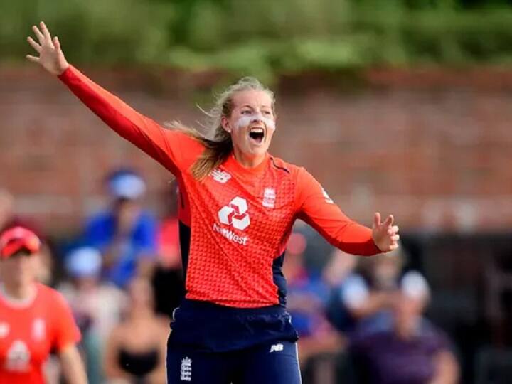 Womens IPL Auction 2023 England allrounder Sophie Ecclestone will play for UP Warriorz Price T20Is Stats WPL Auction 2023 Live: इंग्लैंड की इस ऑलराउंडर को WPL ऑक्शन में मिले 1.80 करोड़, जानें यूपी वारियर्ज़ ने क्यों लगाया इतना बड़ा दांव