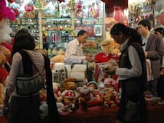 Men Lead V-Day's Gifting With Over 52 Per Cent Of All Items Purchased: Survey