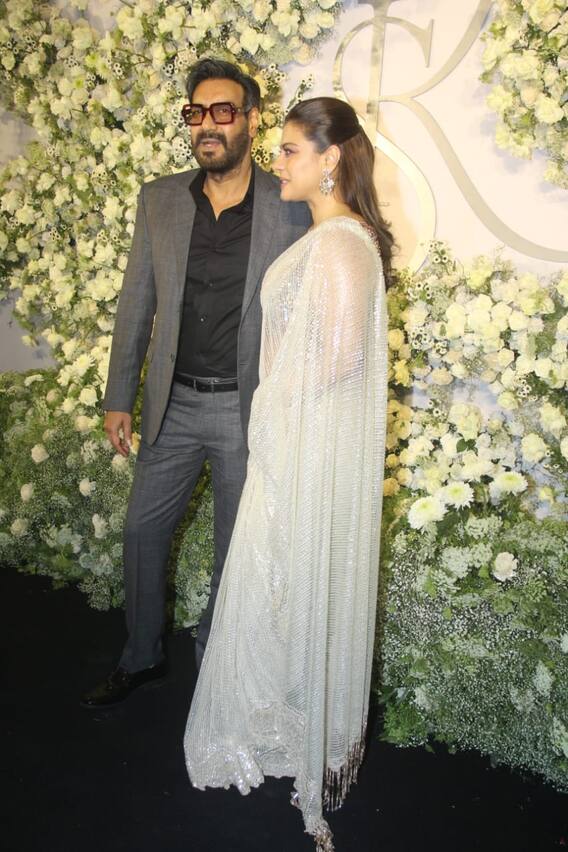 रिसेप्शन में आए Ajay-Kajol को खुद रिसीव करने पहुंचे थे Sid-Kiara, न्यूली वेड कपल ने गले लगाकर किया वेलकम