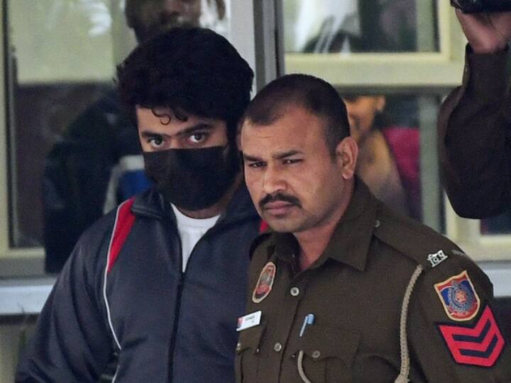 Shraddha Murder Case: श्रद्धा वाकर हत्याकांड के आरोपी आफताब अमीन पूनावाला ने निचली अदालत में दो एप्लीकेशन दायर की हैं. इसमें उसने सही  तरीके से चार्जशीट और फुटेज की सप्लाई की मांग की गई है.