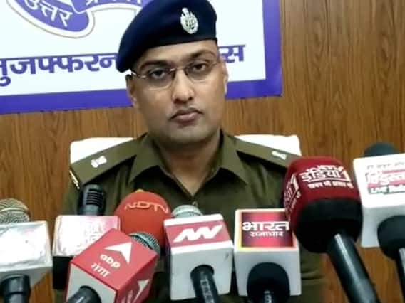Muzaffarnagar News: ऑनलाइन गेम में हार गए पैसे, 2 छात्रों ने टीचर के घर में की लूट, पुलिस के डर से निगली सोने की चेन Muzaffarnagar News: ऑनलाइन गेम में हार गए पैसे, 2 छात्रों ने टीचर के घर में की लूट, पुलिस के डर से निगली सोने की चेन