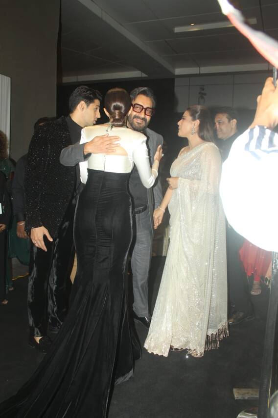 रिसेप्शन में आए Ajay-Kajol को खुद रिसीव करने पहुंचे थे Sid-Kiara, न्यूली वेड कपल ने गले लगाकर किया वेलकम