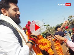 लड़कियों से गुलाब का फूल लेकर चिराग पासवान ने क्या कहा? वीडियो देख खुद ही जान लीजिए जवाब