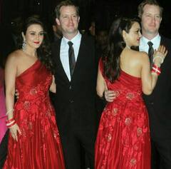 न साड़ी न लहंगा मेहमानों के सामने ऐसे कपड़ों में आई ये नई नवेली शादीशुदा हीरोइन