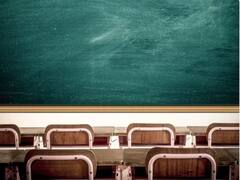 లెక్క తప్పిన మ్యాథ్స్‌ టీచర్‌ చేష్టలు- క్లాస్‌లోనే ఐ లవ్ యూ చెప్పాలంటూ విద్యార్థిపై వేధింపులు!