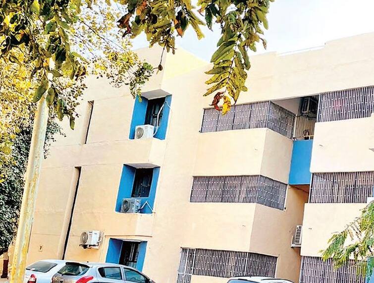 In Gandhinagar, 7 former MLAs have not vacated the government quarters Gandhinagar: ગાંધીનગરમાં પૂર્વ ધારાસભ્ય સરકારી ક્વાર્ટર ખાલી ન કરતા તાળું તોડી કબજો લેવામાં આવ્યો