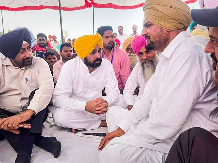 Sidhu Moosewala Father Questions Punjab Govt Bhagwant Mann Claim On Law And Order 'CM Mann Deputed 40 Security Escorts For His Wife': Moosewala's Father Questions Punjab Govt's Claim On Law & Order