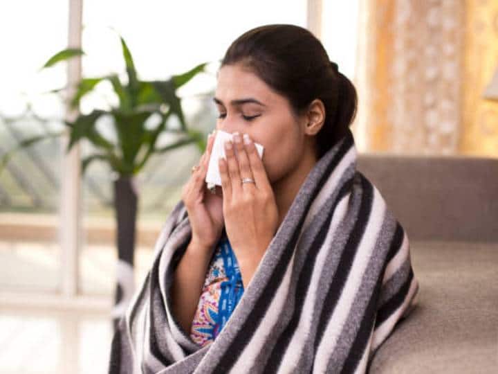 How to treat cold and cough due to weather change तेजी से बदल रहा है मौसम, बरतें ये सावधानी नहीं तो जकड़ लेगा सर्दी और शरीर का दर्द