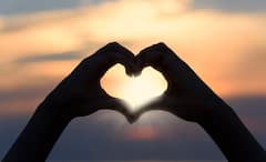 Love at First Light: যত নষ্টের গোড়া হরমোন! প্রথম দর্শনে আদৌ কি হয় প্রেম...যা বলছে বিজ্ঞান