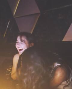 Hania Aamir Pics: लेट नाइट पार्टी करते हुए इस हालत में दिखीं पाकिस्तानी एक्ट्रेस, भड़के लोग बोले- 'इंडियन मुस्लिम आपसे ज्यादा अच्छे हैं'