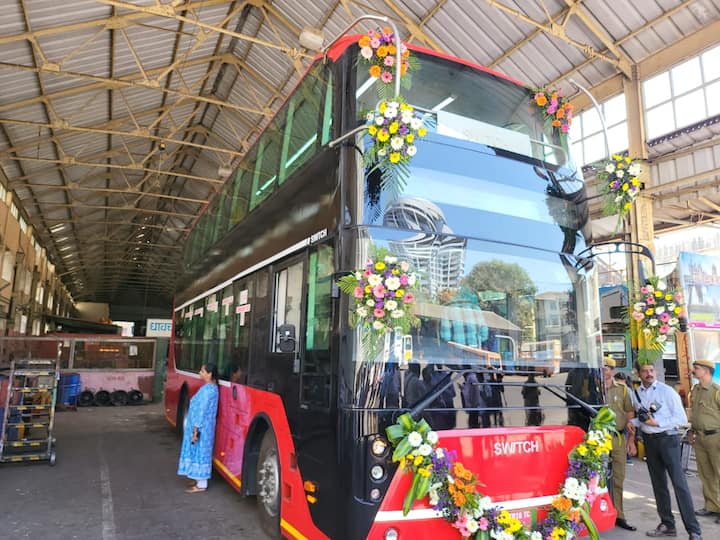 मुंबईकर नागरिकांमध्ये उत्सुकता निर्माण करणारी इलेक्ट्रिक डबल डेकर बस लवकरच मुंबईकरांच्या सेवेत दाखल झाली आहे.