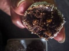 Holi Special Cookies: होली पर ज्यादा ऑयली खाना खा लिया है, तो पेट को ठीक करने ट्राई कीजिए Snowball Cookies