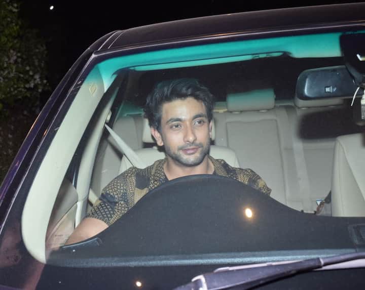 फराह खान की पार्टी में ‘इमली’ (Imlie) स्टार फहमान खान (Fahmaan Khan) पहुंचे. फहमान BB 16 कंटेस्टेंट सुंबुल तौकीर खान (Sumbul Touqeer Khan) के क्लोज फ्रेंड हैं.