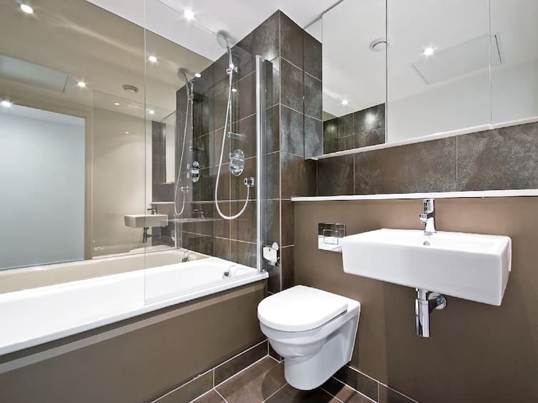 Vastu Tips: If you have an attached bathroom at home, don't make these mistakes, you will be miserable Vastu Tips: જો ઘરમાં અટેચ્ડ બાથરૂમ હોય તો ન કરો આ ભૂલો, થઈ જશો કંગાળ