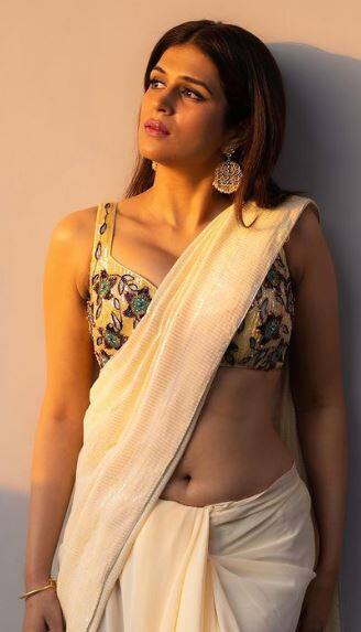 ਵੈਸਟਰਨ ਡਰੈੱਸ 'ਚ ਸ਼ਰਧਾ ਦਾਸ ਨੇ ਬਿਖੇਰਿਆ ਜਲਵਾ