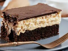 Red Velvet Fudge: कुछ खास तरह के केक खाने का है मन, तो घर पर बनाएं 'रेड वेलवेट फज'