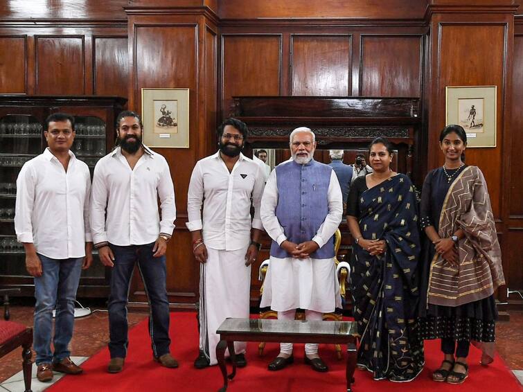 Prime Minister Modi met the film and cricket stars of Karnataka in the run-up to the elections Modi Met Kannada Stars: கர்நாடக பிரபலங்களை நேரில் சந்தித்த பிரதமர் மோடி..! சட்டசபை தேர்தலுக்கு கைகொடுக்குமா?