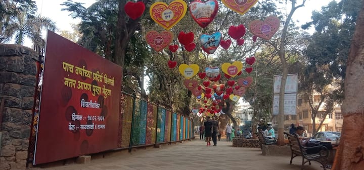 2013 साली तत्कालीन मनसेचे नगरसेवक संदीप देशपांडे यांच्या संकल्पनेतून हा सेल्फी पॉईंट सुरू झाला होता