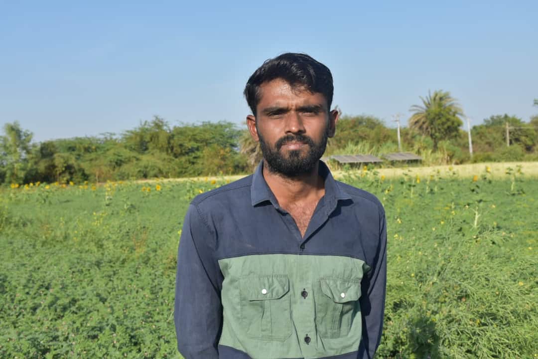 Farmer’s Success Story: એન્જિનિયરિંગનો અભ્યાસ કર્યા બાદ નોકરીના બદલે દેવભૂમિ દ્વારકાનો આ યુવક પ્રાકૃતિક ખેતીથી કમાય છે લાખોમાં, અમદાવાદ સહિતના શહેરોમાં વસ્તુઓનું કરે છે વેચાણ Agriculture News: After studying engineering, instead of a job, this young man from Devbhumi Dwarka earns lakhs from organic farming Farmer’s Success Story: એન્જિનિયરિંગનો અભ્યાસ કર્યા બાદ નોકરીના બદલે દેવભૂમિ દ્વારકાનો આ યુવક પ્રાકૃતિક ખેતીથી કમાય છે લાખોમાં, અમદાવાદ સહિતના શહેરોમાં વસ્તુઓનું કરે છે વેચાણ