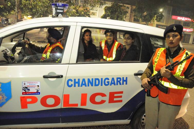 On the occasion of Valentine's Day, take care in Chandigarh! Know the action plan of the police Valentine Day 2023: ਵੈਲੇਨਟਾਈਨ ਡੇਅ ਮੌਕੇ ਚੰਡੀਗੜ੍ਹ 'ਚ ਜ਼ਰਾ ਸੰਭਲ ਕੇ! ਜਾਣ ਲਵੋ ਪੁਲਿਸ ਦਾ ਐਕਸ਼ਨ ਪਲਾਨ