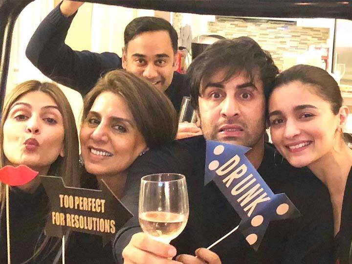 Neetu Kapoor shares a photo of Alia Bhatt Ranbir Kapoor says My Valentine World see here Valentine's Day 2023: नीतू कपूर ने रणबीर-आलिया संग शेयर किया ये पोस्ट, फोटो में दिखाई अपने 'वैलेंटाइन वर्ल्ड' की झलक