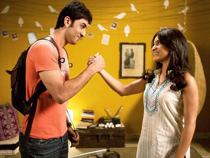 વેક અપ સિડ: 'વેક અપ સિડ'માં એક બગડેલા છોકરા અને સમજુ છોકરીની લવ સ્ટોરી બતાવવામાં આવી છે. જે ધીમે ધીમે છોકરીના પ્રેમમાં સુધરવા લાગે છે. જો કે ફિલ્મમાં છોકરી છોકરા કરતા મોટી દેખાડવામાં આવી છે. પરંતુ બંને વચ્ચે એક અદ્ભુત બોન્ડિંગ રચાય છે.
