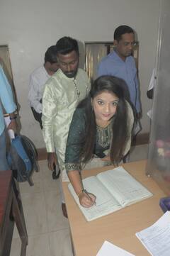 Pune Valentine Day : पुणेकर जगात भारी! 40 जोडप्यांनी 'व्हॅलेंटाईन डे'लाच बनवला लग्नाचा परफेक्ट मुहूर्त