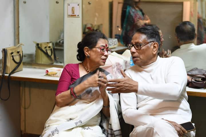 এদিনের অনুষ্ঠানে উপস্থিত হয়েছিলেন 'অনসম্বল কলকাতা'র সমস্ত সদস্য়রা।