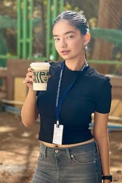 Anushka Sen: ਕਾਲਜ ਗਰਲ ਦੇ ਰੂਪ ਵਿੱਚ ਨਜ਼ਰ ਆਈ ਅਨੁਸ਼ਕਾ ਸੇਨ, ਫੋਟੋਆਂ ਵਿੱਚ ਮਾਸੂਮੀਅਤ ਤੇ ਪਿਆਰੀ ਮੁਸਕਰਾਹਟ ਤੋਂ ਪ੍ਰਸ਼ੰਸਕ ਹੋਏ ਪ੍ਰਭਾਵਿਤ