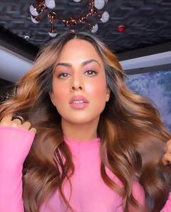 In Pic: पिंक टॉप आणि ब्लॅक मिनी स्कर्टमध्ये Nia Sharma चा कहर, पाहा फोटो