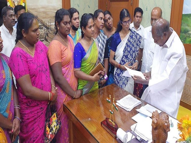 Chief Minister's action to provide free house cards to Puducherry transgenders on behalf of the government TNN திருநங்கைகளுக்கு  விரைவில் இலவச மனைப்பட்டா - முதல்வர் ரங்கசாமி நடவடிக்கை