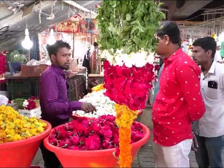 Nanded News: फेब्रुवारी महिन्याची सुरुवात होताच युवकांना 'व्हॅलेंटाइन डे'चे (Valentine Day 2023) वेध लागतात आणि प्रेमाचा दिवस 'व्हॅलेंटाइन डे' आज आहे.