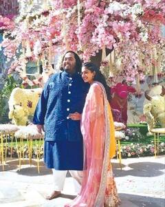 Unseen Pics: शादी से पहले ही अंबानी परिवार के छोटे बेटे के साथ खुलेआम रोमांस करती हैं होने वाली बहू रानी राधिका मर्चेंट