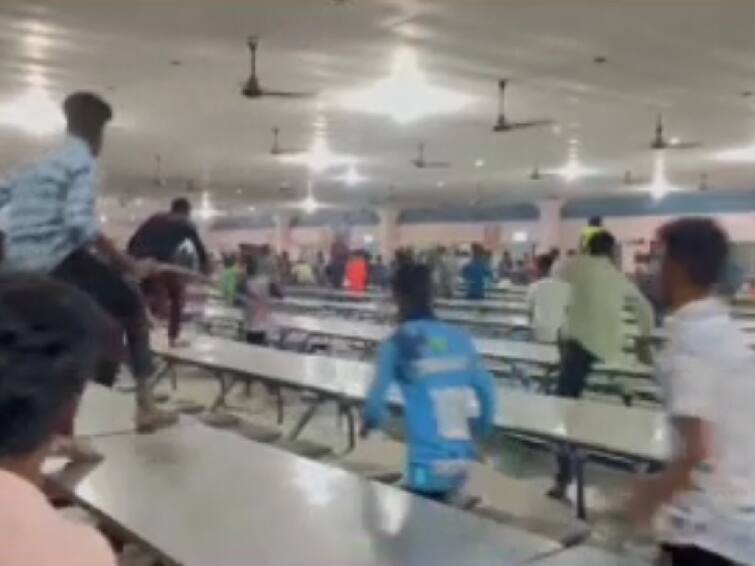 Coimbatore Private College Students and North State Workers Mess Clash TNN Coimbatore: கோவையில் கல்லூரி மாணவர்கள் வட மாநில தொழிலாளர்கள்  மோதல் - வைரல் வீடியோவால் அதிர்ச்சி