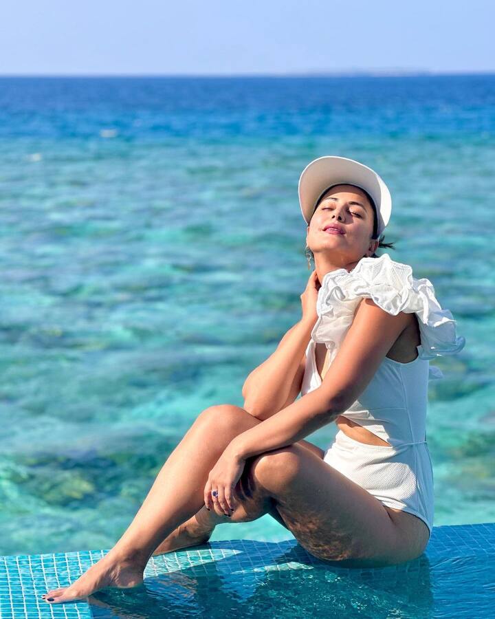 On the work front, Hina will next be seen in a Hindi-English bilingual movie titled- 'Country Of Blind'. (Image Source: Instagram)