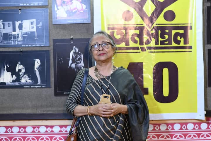 'অনসম্বল কলকাতা'র ৪০ বছর প্রতিষ্ঠা দিবস অনুষ্ঠানে দেখা মিলল বর্ষীয়ান অভিনেত্রী অলকানন্দা রায়েরও।