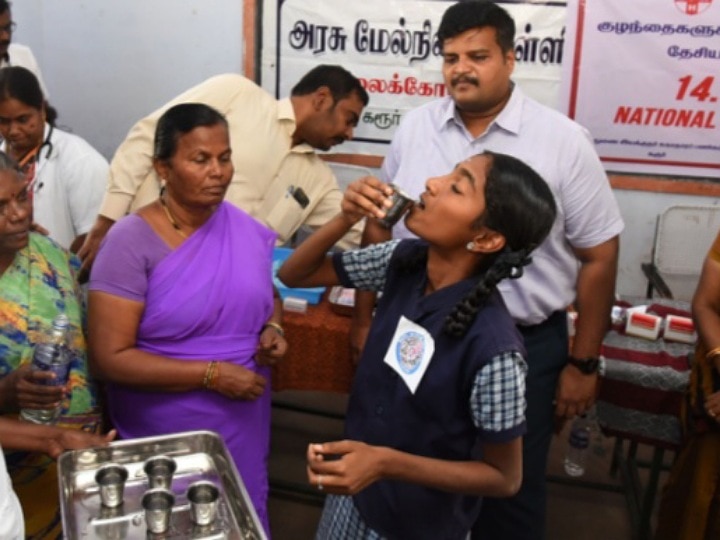 கரூரில் இரத்தசோகை குறைபாடு உள்ள மாணவிகளுக்கு இரும்புச் சத்து மாத்திரை