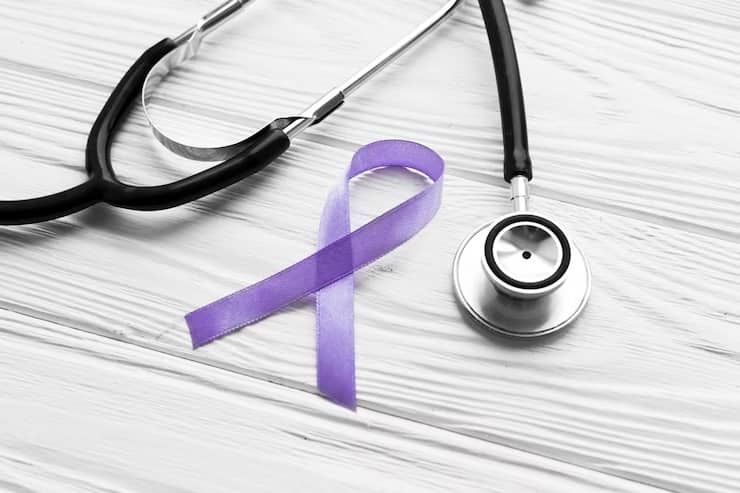 Health News Pancreatic cancer symptoms causes and treatment you need to know Health News : स्वादुपिंडाच्या कर्करोगाची लक्षणे, कारणे आणि उपचार