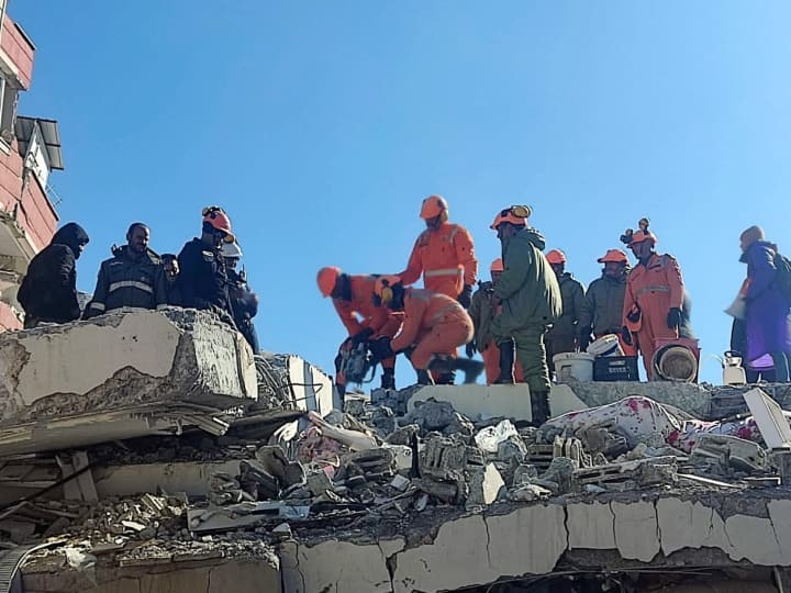 Turkiye Syria Earthquake After 8 days 5 people rescued Turkey Earthquake Turkiye-Syria Earthquake: 8 दिनों बाद मलबे से 5 लोगों को किया गया रेस्क्यू, अब तक 37000 से अधिक लोगों की गई जान