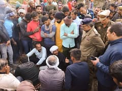 कानपुर देहात: मां-बेटी की जलकर मौत मामले में SDM-लेखपाल पर गिरी गाज, 39 के खिलाफ केस दर्ज