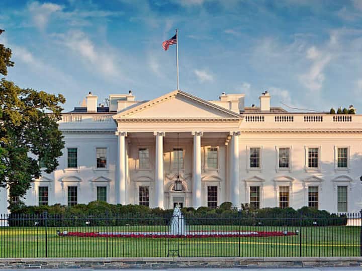White House Evacuated After Suspicious 'White Powder' Found: Report White House Evacuated After Suspicious 'White Powder' Found: Report