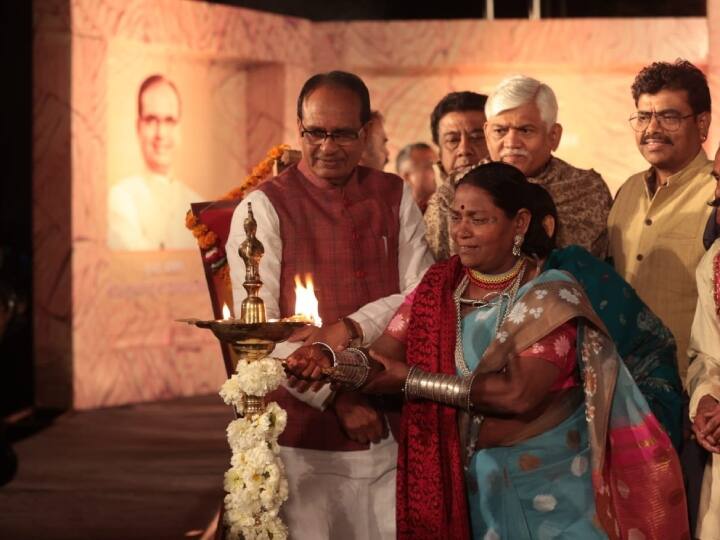 CM Shivraj applying Yogi Model in MP, Announcement of lighting of lamp in Ujjain after bulldozer action ANN MP Politics: योगी आदित्यनाथ के मॉडल को अपना रही शिवराज सरकार, बुलडोजर के बाद उज्जैन में दीप प्रज्वलन का एलान